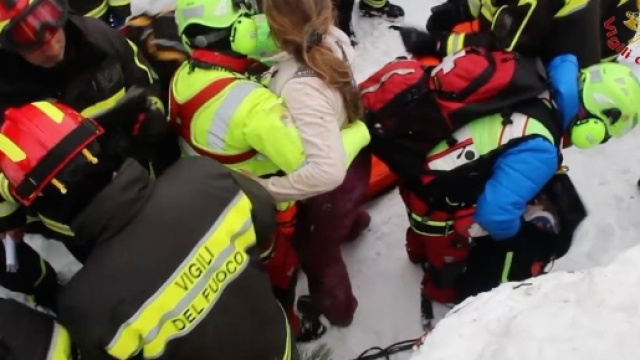 Tragedia dell'hotel Rigopiano, la lunga giornata di soccorsi ... - cronachemaceratesi.it