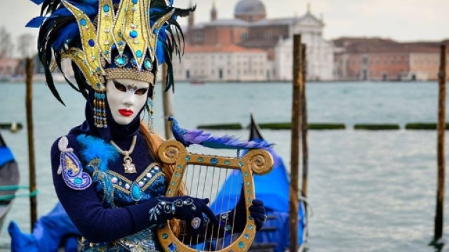 Vestiti Carnevale 2017: in tutta Italia &egrave; caccia alle maschere