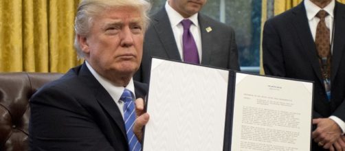 Donald Trump to announce plans to build wall on Mexican border and ... - mirror.co.uk