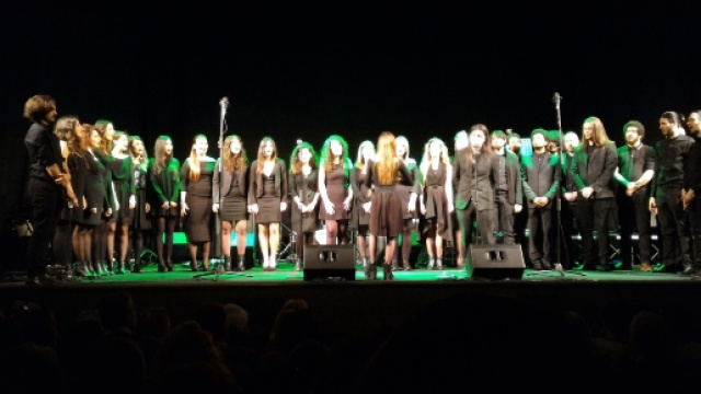 Durante l'esibizione dei Flowing Chords