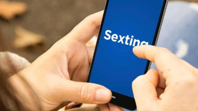 Genitori, controllate i cellulari dei figli - Io Donna - iodonna.it