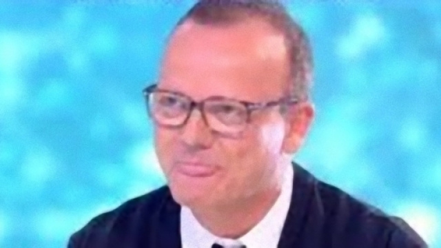 Il cantante Gigi D'Alessio cambia lavoro?