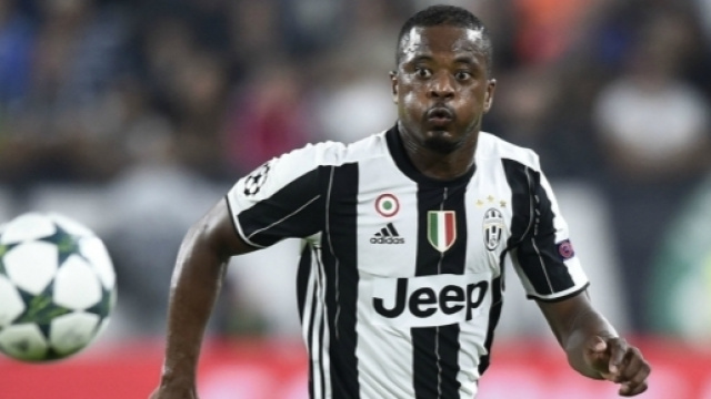 Juventus Turin : Patrice Evra bless&eacute; au mollet - Football 365 - football365.fr