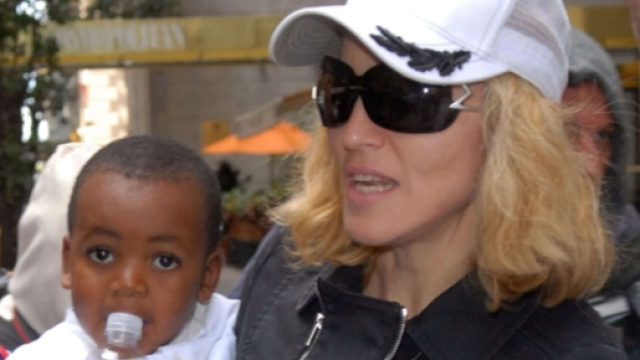 Madonna veut adopter Mercy, son p&egrave;re biologique appara&icirc;t&hellip; - Gala - gala.fr