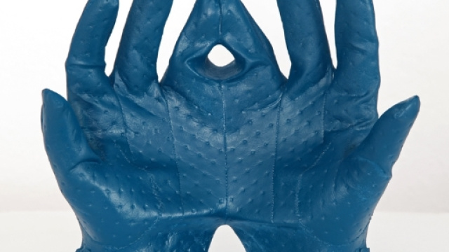 Michael Fliri, Senza Titolo, 2017, artestone, lacca, 28x22x8cm