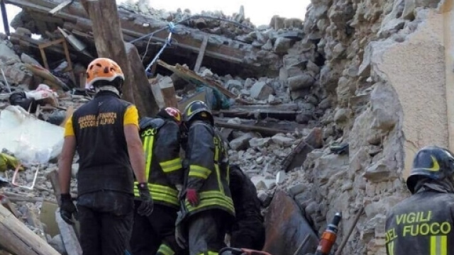 Sciacalli" sulla ricostruzione post terremoto - Francesco Di Silvestre - francescodisilvestre.it