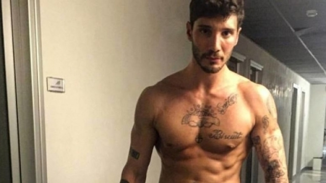 Stefano De Martino - &laquo;Amo ancora Bel&egrave;n&raquo; ma cancella il videomessaggio - superguidatv.it