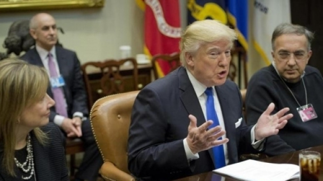 Trump incontra i big dell'auto - lastampa.it