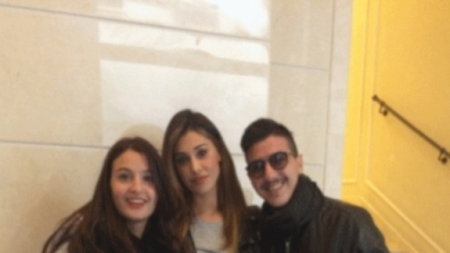 Belen nel suo palazzo con i fan. Quattrone