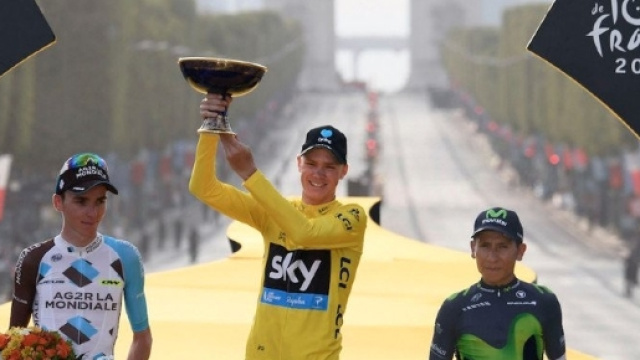 Il podio finale del Tour de France 2016: Romain Bardet 2&deg; Classificato, Chris Froome Vincitore e Nairo Quintana 3&deg;