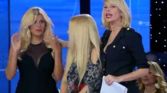 Isola dei Famosi 2015: Riassunto LiveBlog 4a Puntata - 23 Febbraio - movietele.it