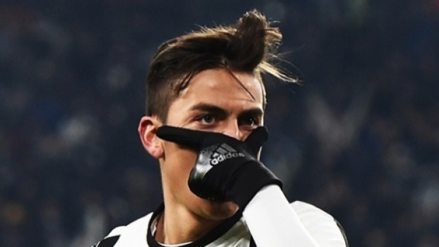 La nuova esultanza di Paulo Dybala, calciatore della Juventus, finita sotto il mirino dei quotidiani sportivi