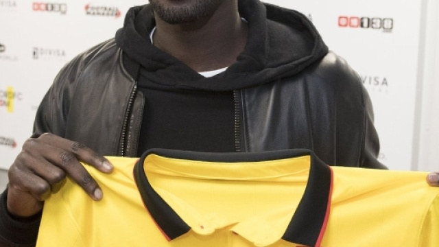 La prima foto di M'Baye Niang con la nuova maglia del Watford