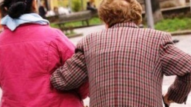 Nuovo contratto collettivo per badanti e colf, ecco stipendio minimo e valori