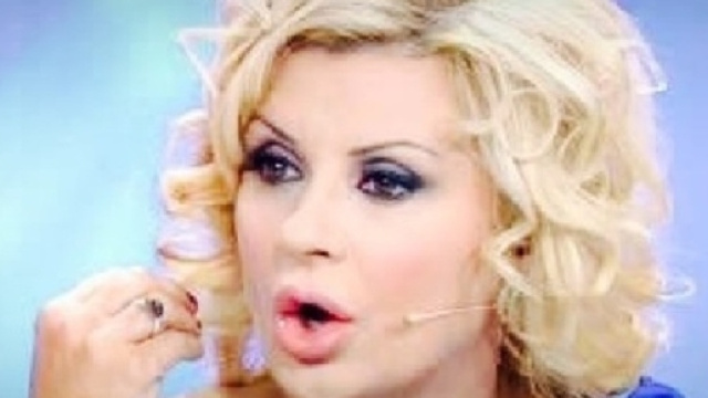 Tina di 'Uomini e donne' contro Maria De Filippi?
