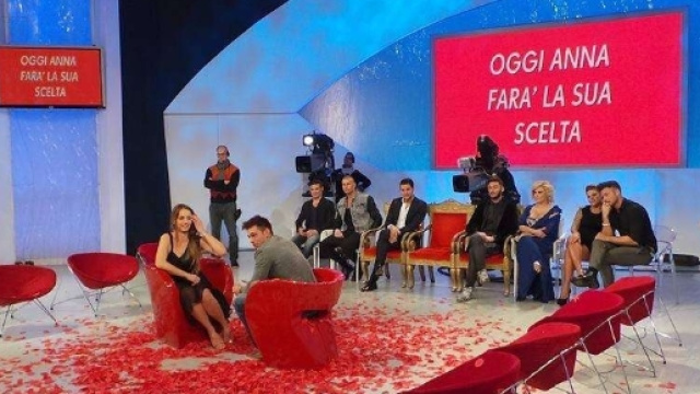 Uomini e donne, speciale con tutte le coppie