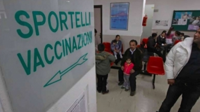 Vaccini obbligatori: governo e regioni per il s&igrave;.