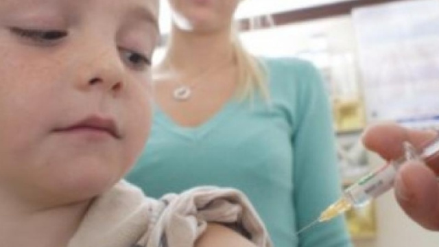 VACCINI PERICOLOSI, ROTTO UN MURO DI OMERT&Agrave;. - nexusedizioni.it