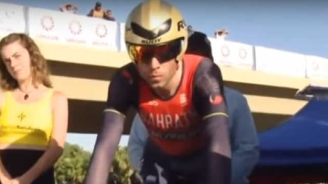 Vincenzo Nibali alla partenza della cronometro