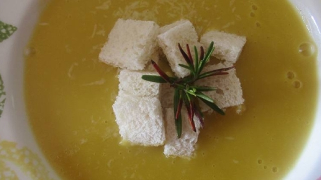 zuppa del contadino, ricca di vitamine e sali minerali