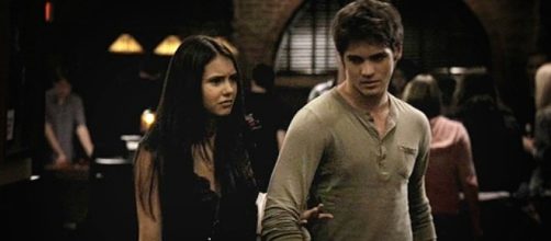 The Vampire Diaries: Nina Dobrev e Steven R. McQueen estar&atilde;o de volta.