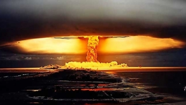 Orologio Apocalisse: la fine del mondo &egrave; pi&ugrave; vicina grazie a Trump