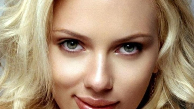 Scarlett Johansson Family Photos, Husband / spouse, Age, Height - chicksinfo.com