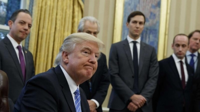 Trump inizia il suo mandato con l'accelleratore "a tavoletta" - immagine da avvenire.it