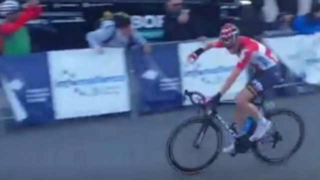 L'arrivo vittorioso di Tim Wellens