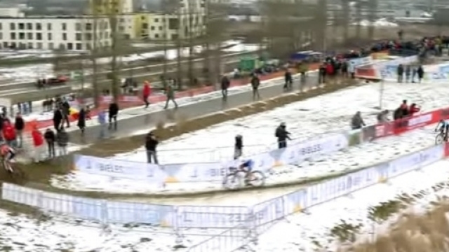 Marianne Vos al comando inseguita dalla Lechner