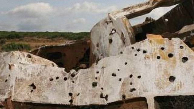 Relitto di guerra abbandonato in natura.