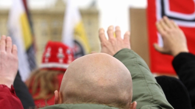 Saluto romano nel Giorno della Memoria, foto su Facebook