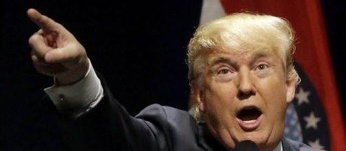 Donald Trump left shaken by Ohio rally scare as SS agents race to ... - dailymail.co.uk