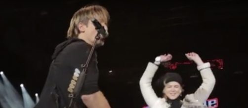 Keith Urban and Nicole Kidman pay tribute to departed singers of 2016