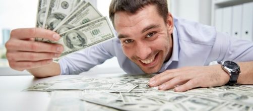 Renda B&aacute;sica Universal j&aacute; &eacute; realidade em muitos pa&iacute;ses.