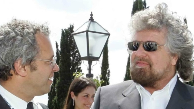 Beppe Grillo attacca i giornalisti, il direttore di Tg La7 Enrico Mentana annuncia querela