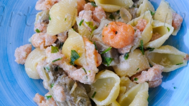 Conchiglie con funghi e gamberi