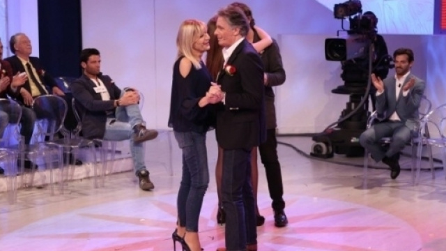 Gemma e Giorgio si concedono un nuovo ballo.