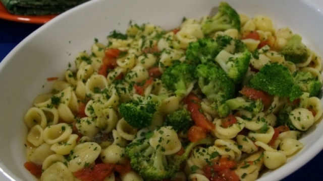 Giuseppe Galena ricette: "Orecchiette con broccoli" - gentevip.it