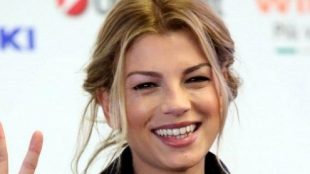 Gossip: Emma Marrone attaccata sui social ma difesa da Borriello.