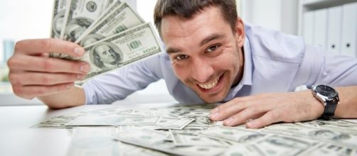 &Eacute; poss&iacute;vel ganhar dinheiro com trabalhos online, dirigindo carros ou at&eacute; mesmo revendendo produtos