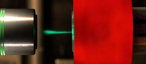 Diamond squeeze hints at metallic hydrogen - BBC News - bbc.com