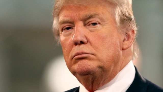 Il presidente Donald Trump contro tutti, persone comuni e giganti della Silicon Valley