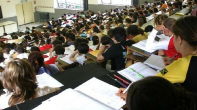 Oggi l'Universit&agrave; &egrave; la norma. Non c'&egrave; pi&ugrave; selezione tra meritevoli e non meritevoli, ma &egrave; frequentata indistintamente da tutti