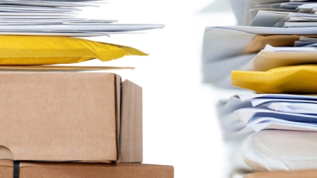 Addio filo chilometriche alle poste, arriva la cassetta postale online