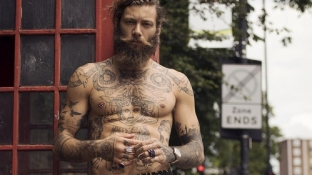 Andrea Marcaccini rischia eliminazione dall'isola dei famosi per aver aggredito e sequestrato la sua ex