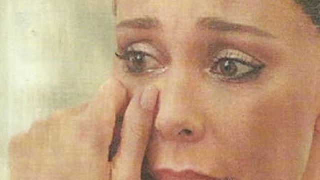 Belen piange insieme al figlio Santiago