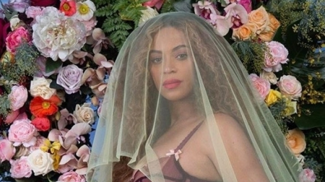 Beyonc&eacute; in dolce attesa: aspetta due beb&egrave;