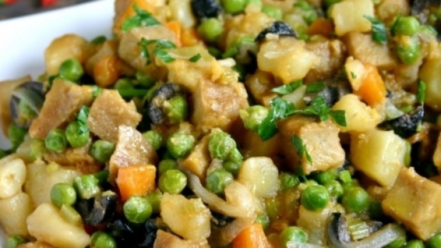 Spezzatino con patate e piselli di Anna Serpe
