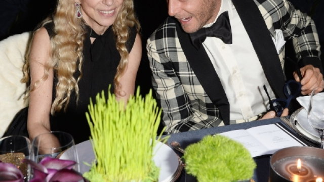 Lapo Elkann solo e pensieroso ai funerali della Sozzani